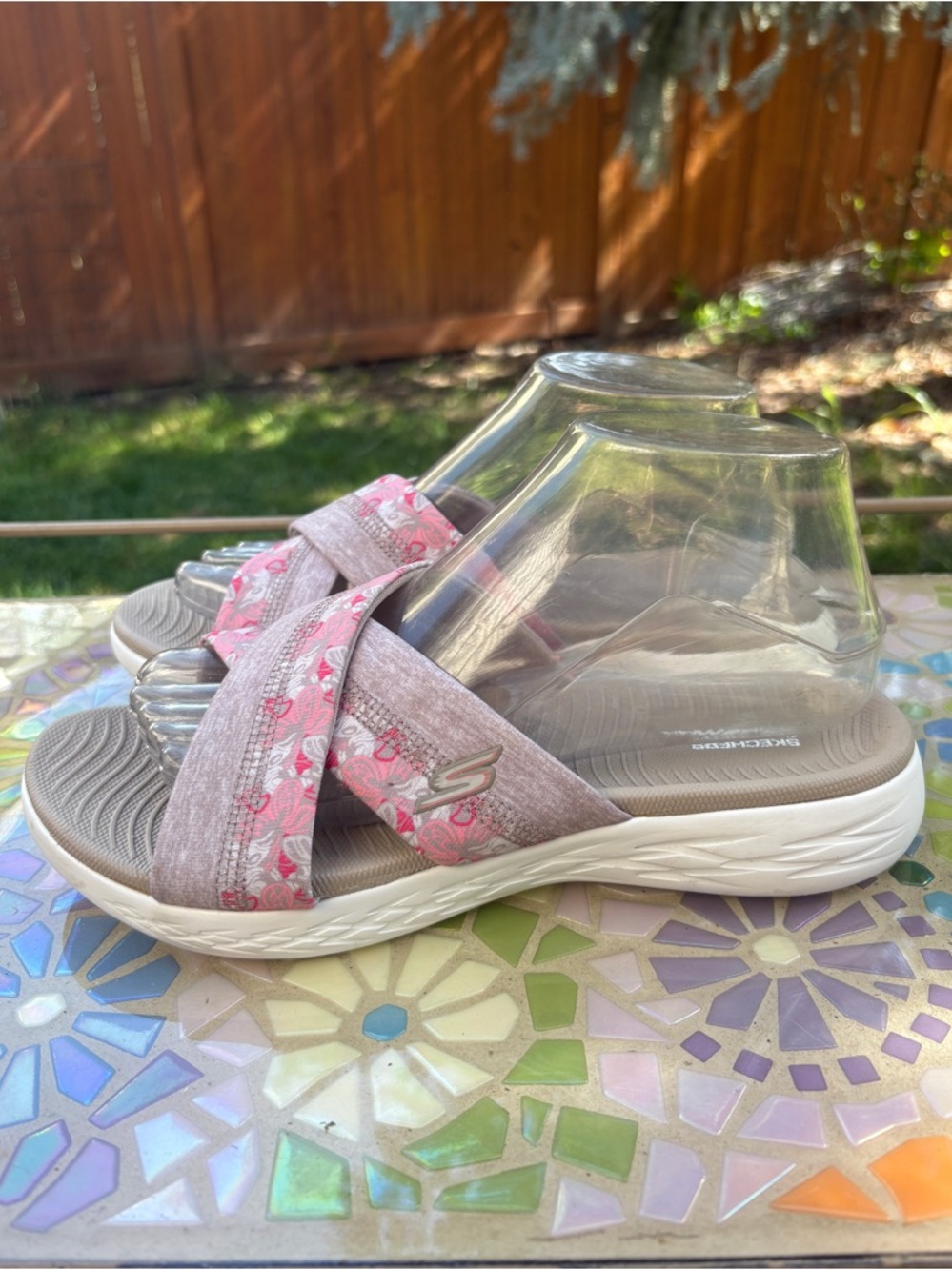 Skechers Women Taupe & Pink On-The-Go 600 Monarch Printed Comfort Slide Sandals